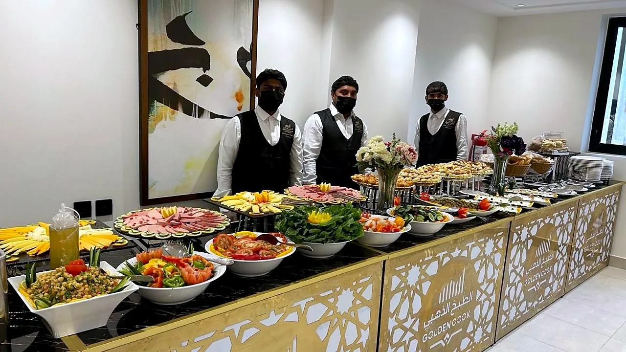 Golden Cook buffet service
